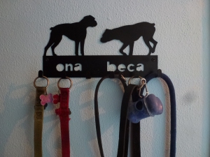 cuelgallaves Madrid perros mascotas nombres troquelados original chapa metal acero personalizado lacado